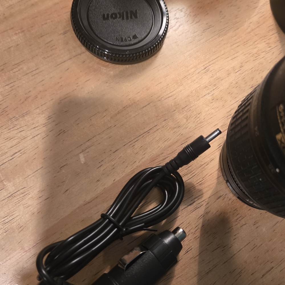Nikon Black DSLR Camera with Zoom Lens - Picture 4 of 11